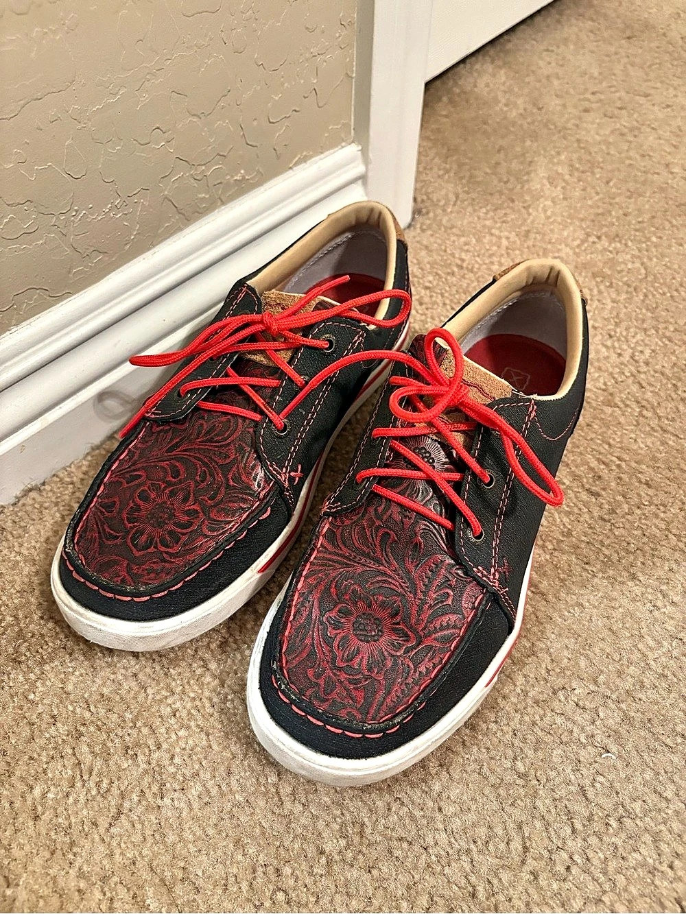 Twisted X Women's Kicks Black and Red Tooled Lace Up Shoes & Red Tooled Lace Up